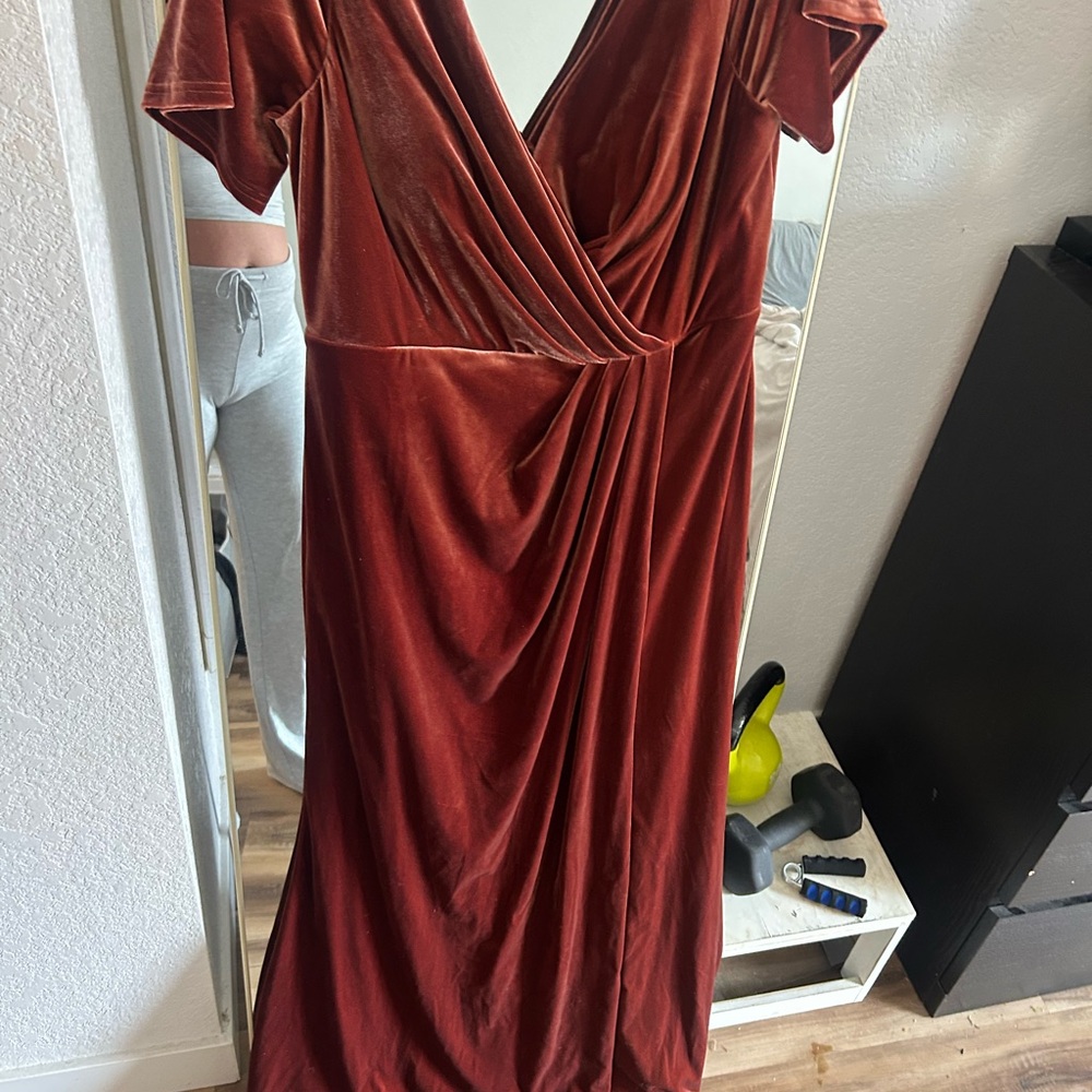 Revelry Gwen Velvet Dress In Terracotta. size 16 - Picture 2 of 7